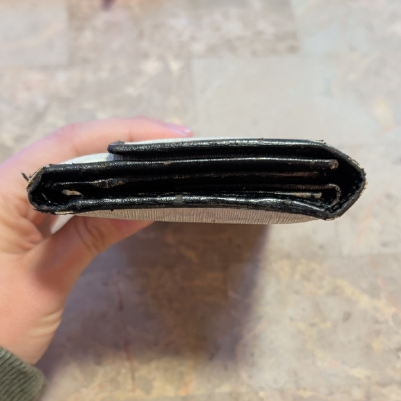 Rehab Gucci Wallet - Picture 8 of 16